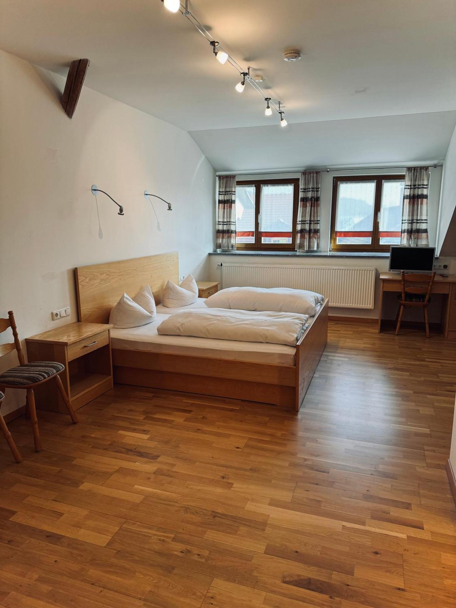 Landgasthof Hotel Zwickl เดกเกนดอร์ฟ ภายนอก รูปภาพ